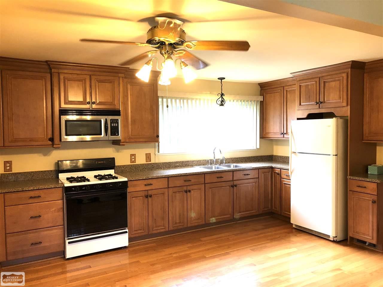 63280 Romeo Plank Road Ray, MI 48096 - Photo 5 of 9 31357481-4.JPG