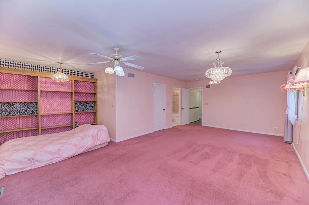 457 Fall Circle Roselle, IL 60172 - Photo 12 of 37 a view of a room with a ceiling fan