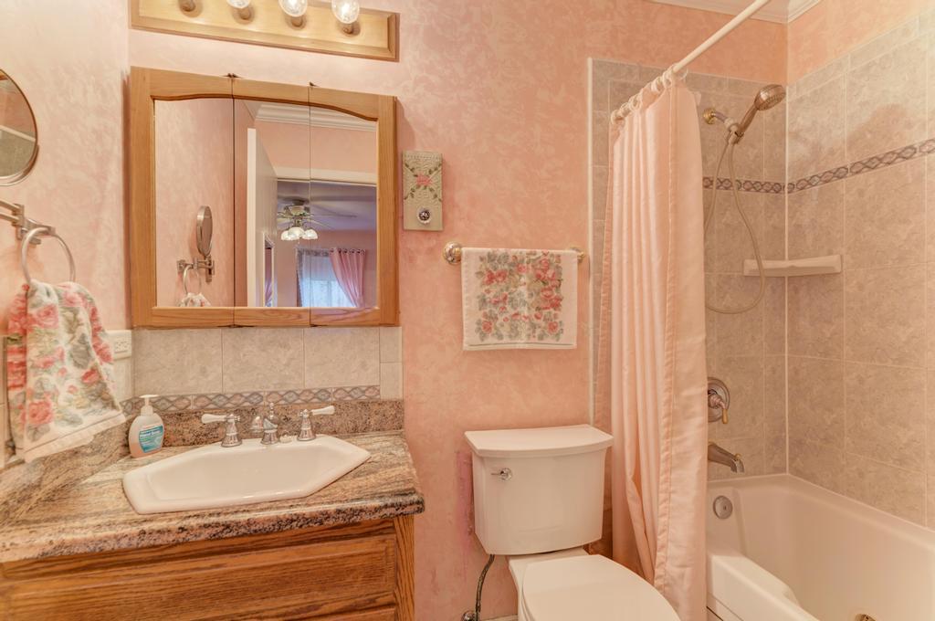 457 Fall Circle Roselle, IL 60172 - Photo 13 of 37 a bathroom with a sink and a mirror