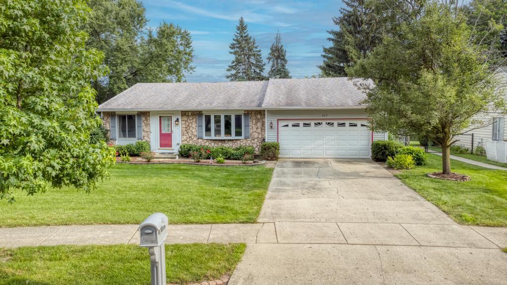 457 Fall Circle Roselle, IL 60172 - Photo 2 of 37 a front view of a house with garden