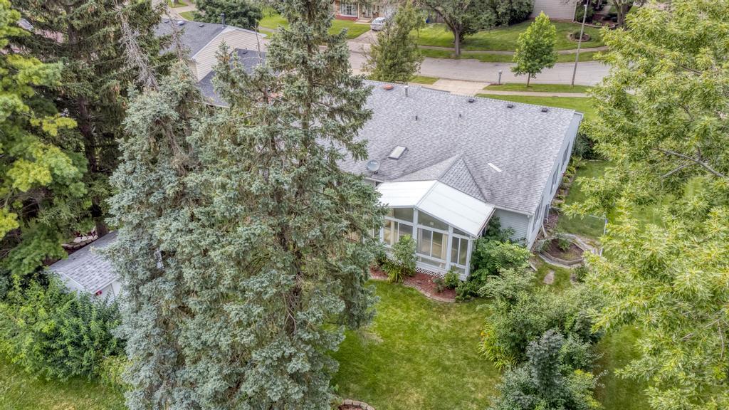 457 Fall Circle Roselle, IL 60172 - Photo 34 of 37 an aerial view of a house with yard and outdoor seating