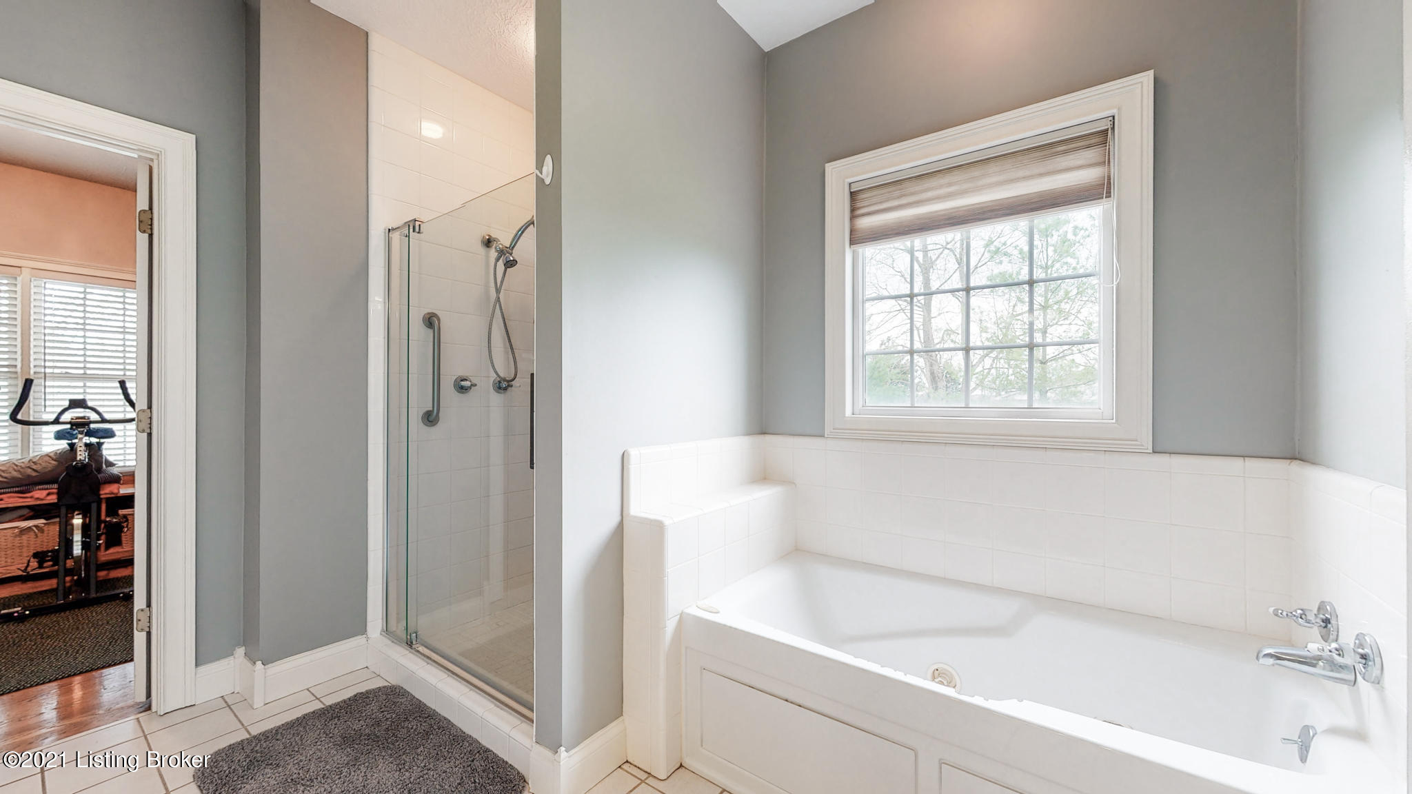 4814 Routt Road Louisville, KY 40299 - Photo 18 of 42 Primary Bathroom