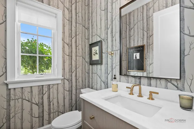 $2,450,000 | 355 Hickory Court, Lake Forest, IL 60045