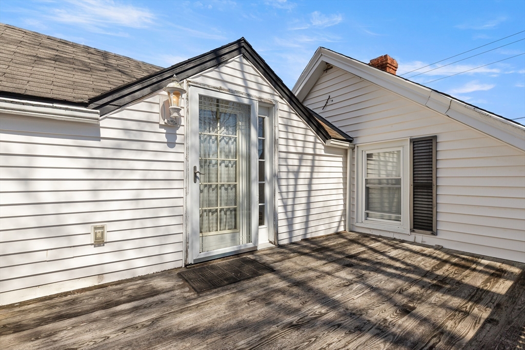 35 Lafayette Road Salisbury, MA 01952 - Photo 27 of 40 a view of a house with a small space