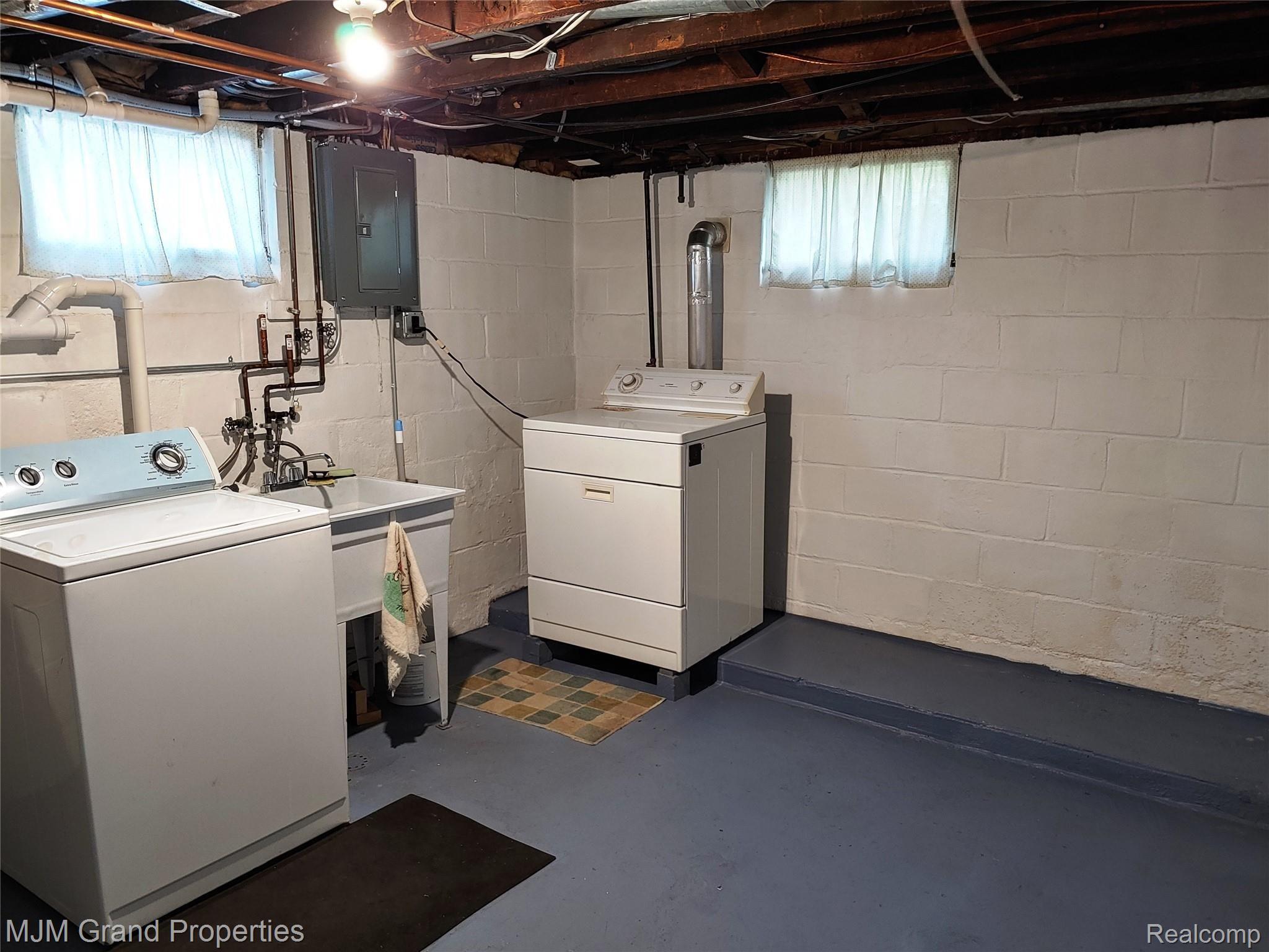 23221 Waltz Road New Boston, MI 48164 - Photo 21 of 37 Basement Laundry Area.jpg