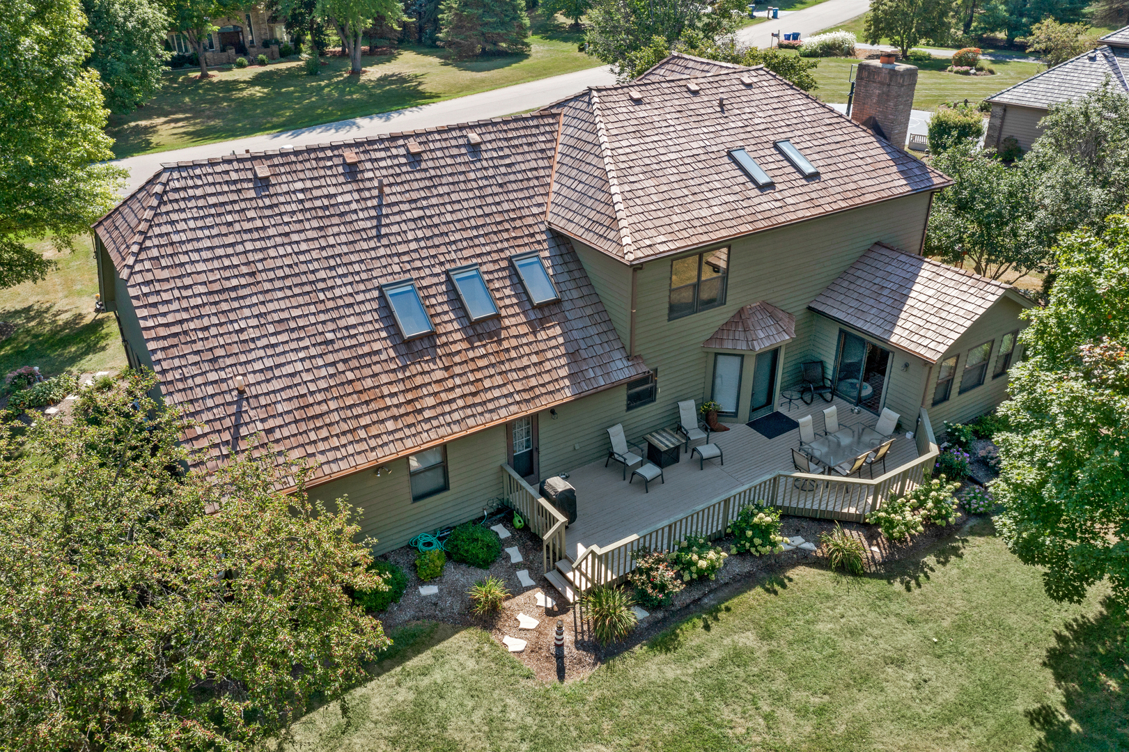 35W833 Parsons Road Dundee, IL 60102 - Photo 8 of 34 an aerial view of a house with table and chairs