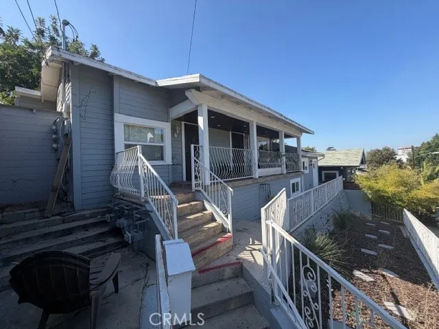 a view of a house with backyard and deck