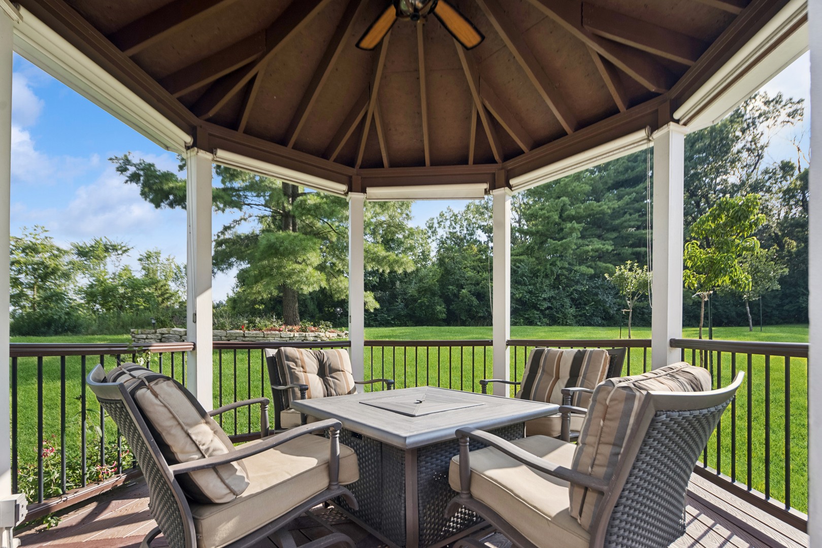 8120 Woodside Lane Burr Ridge, IL 60527 - Photo 23 of 24 a view of a patio on the roof deck