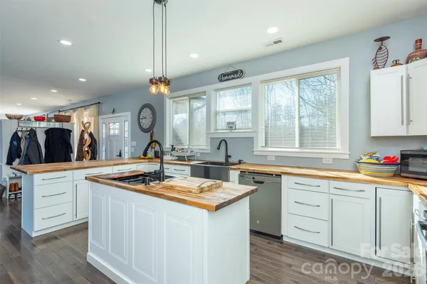 $639,000 | 622 Rutherford Drive, Nebo, NC 28761