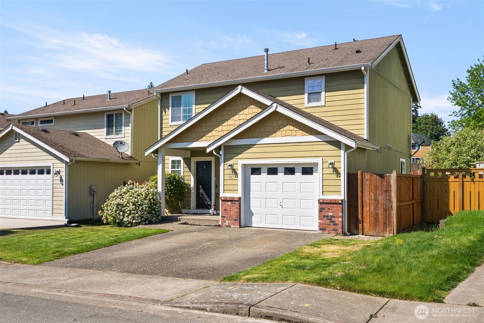 648 Rivenhurst Street Bremerton, WA 98310 - Photo 2 of 27