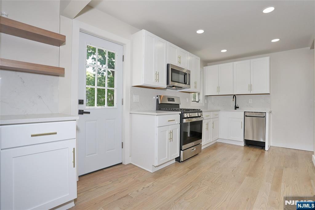20 Dojean Court Bergenfield, NJ 07621 - Photo 8 of 50