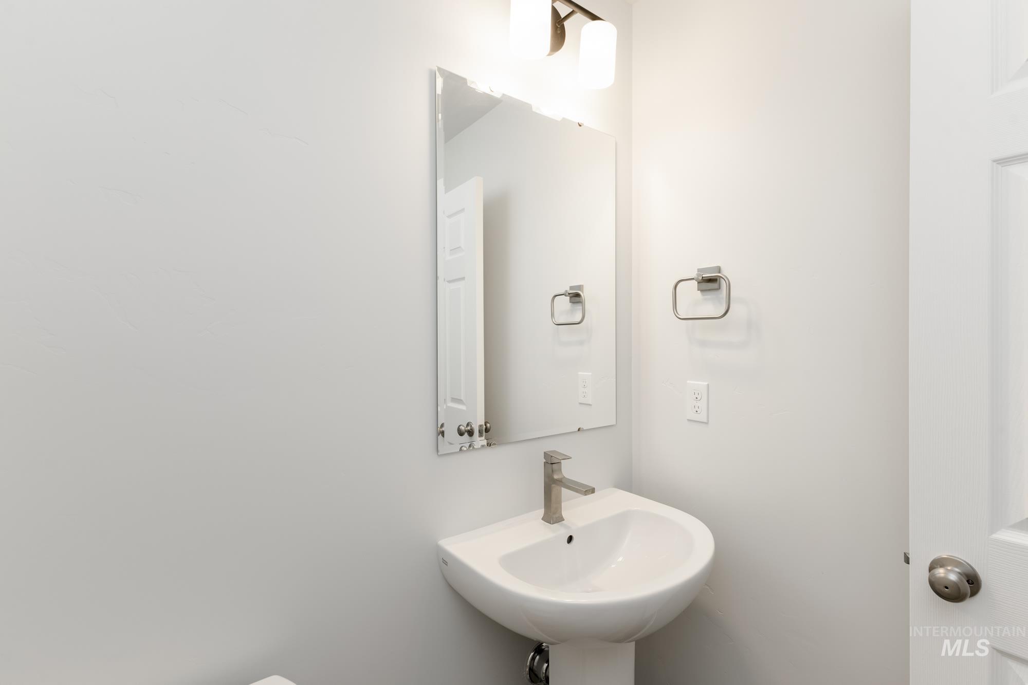 10833 Rutland Street Caldwell, ID 83605 - Photo 11 of 26 View of bathroom