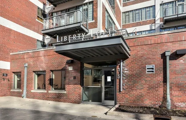 $3,025 | 315 2nd Street, Unit 305, Ann Arbor, MI 48103