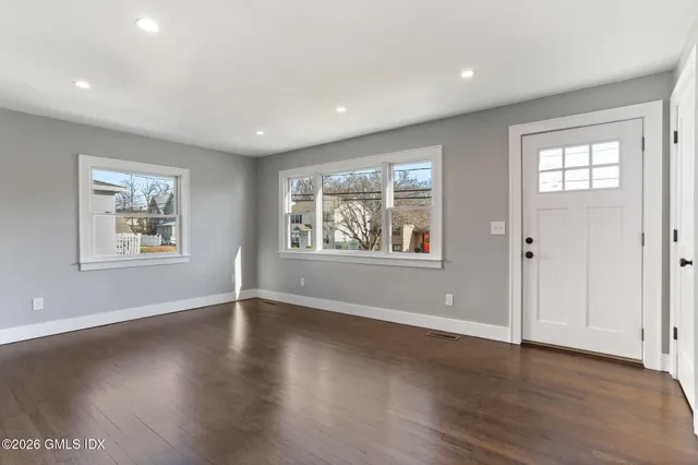 $2,700 | 35 Euclid Avenue, Unit A, Stamford, CT 06902