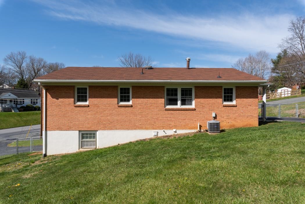 201 Tuxedo Road Staunton, VA 24401 - Photo 8 of 42 Gallery Image 8