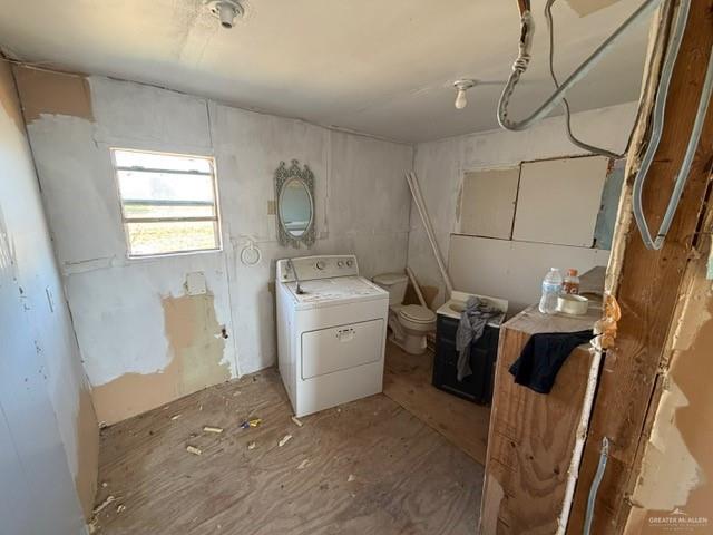 29115 Couch Avenue Hargill, TX 78549 - Photo 12 of 13 a utility room with dryer and washer