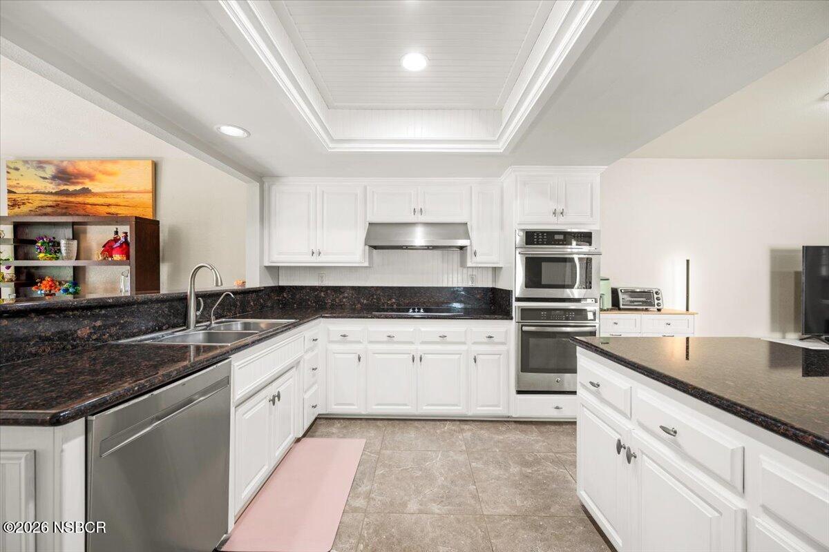 154 Abbey Road Santa Maria, CA 93455 - Photo 13 of 44 17-Kitchen