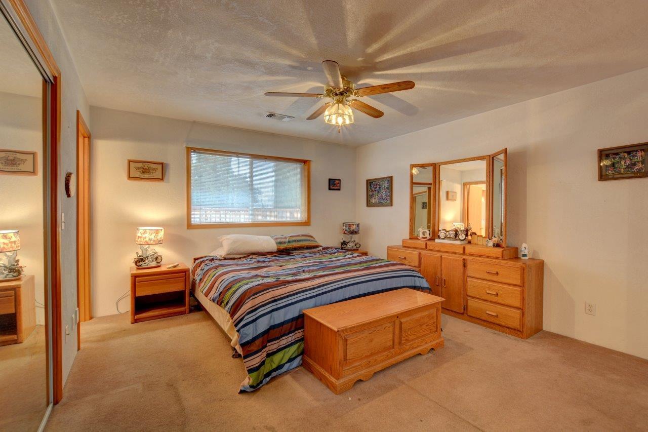 1382 Heather Lane Central Point, OR 97502 - Photo 11 of 30 12