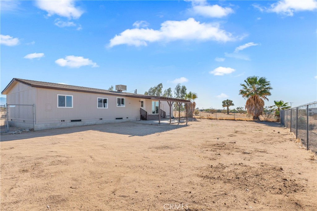 6320 Cholame Road Phelan, CA 92371 - Photo 33 of 33 a view of a backyard of the house