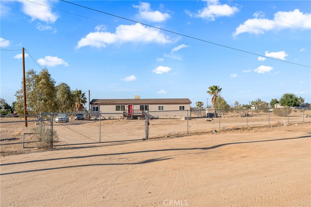 6320 Cholame Road Phelan, CA 92371 - Photo 4 of 33 a view of a terrace