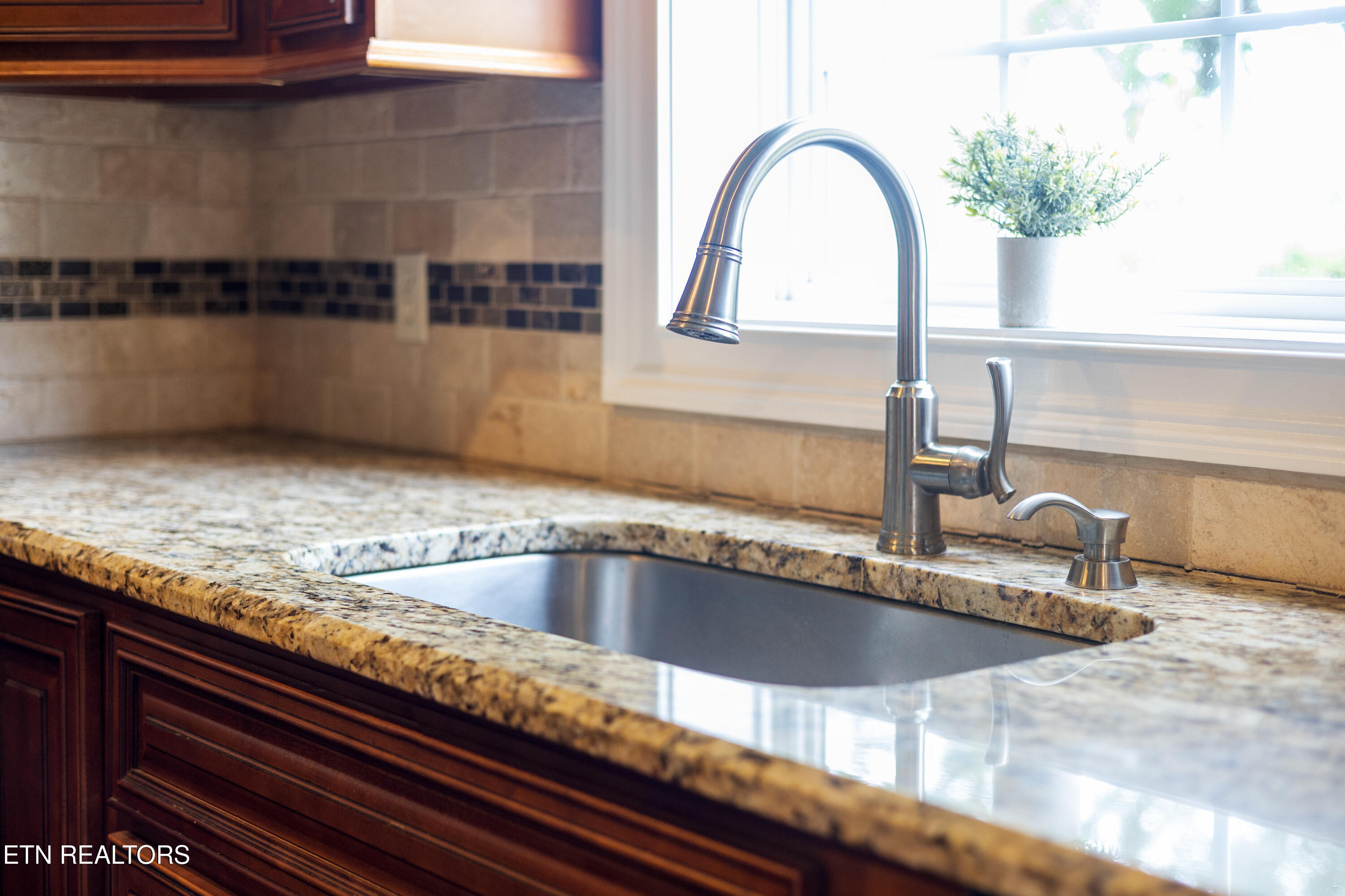 1640 Munsey Hatcher Road Seymour, TN 37865 - Photo 12 of 60 Kitchen
