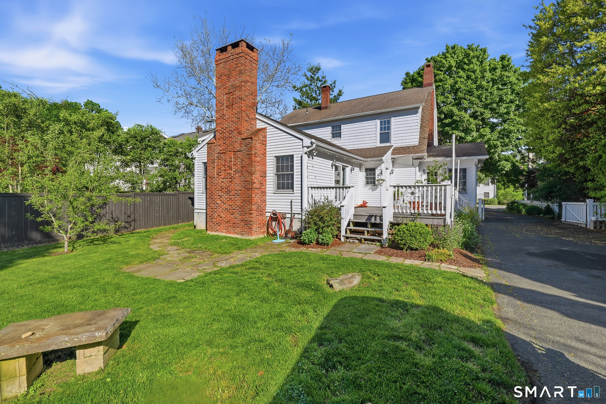 313 Old Post Road Fairfield, CT 06824 - Photo 10 of 40