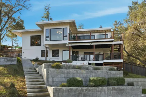 $1,899,000 | 194 Maestro Road, Novato, CA 94947