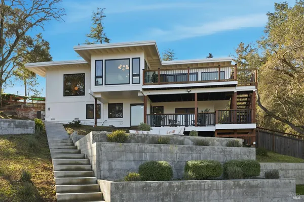 $1,899,000 | 194 Maestro Road, Novato, CA 94947