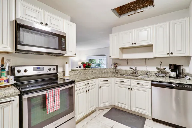 $599,000 | 5924 Southeast Orange Blossom Trail, Hobe Sound, FL 33455