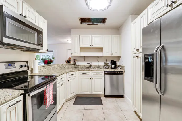 $599,000 | 5924 Southeast Orange Blossom Trail, Hobe Sound, FL 33455