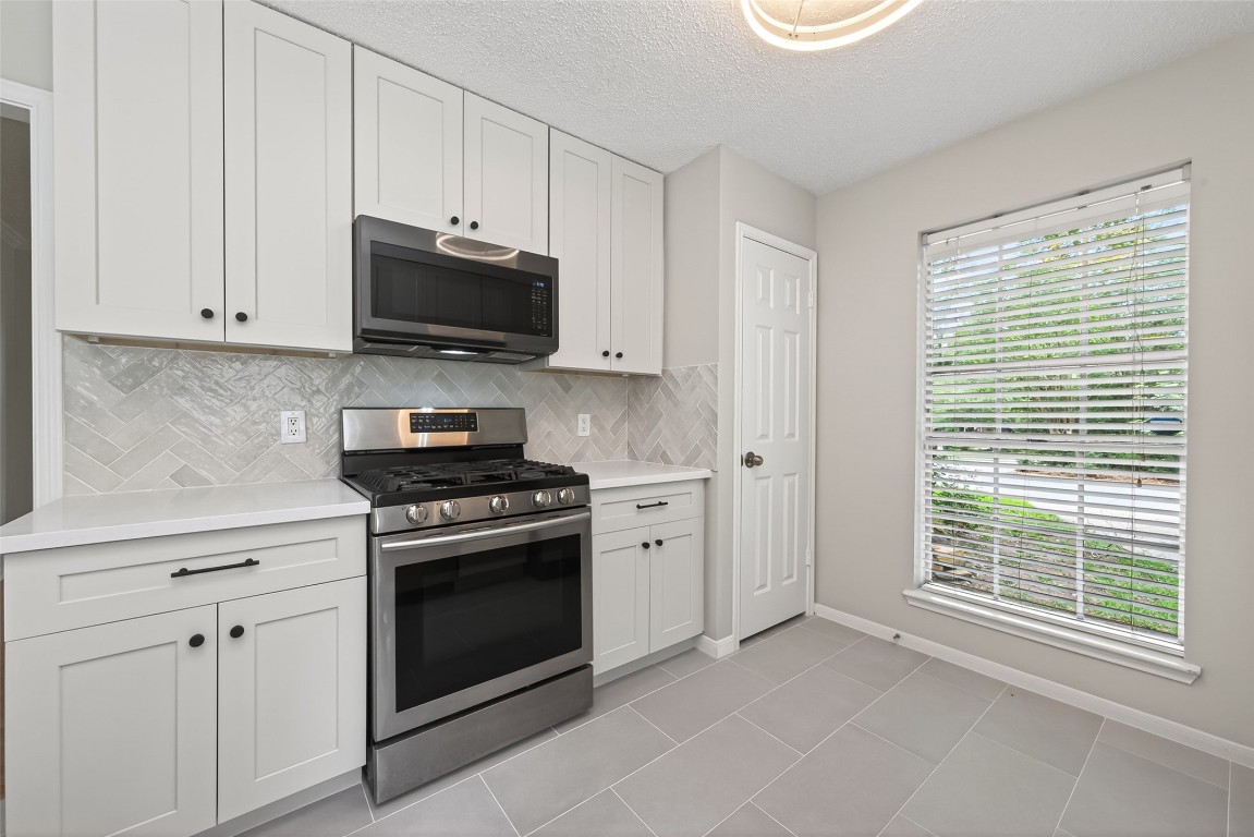 106 Breezy Point Place Spring, TX 77381 - Photo 12 of 37