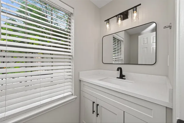 $2,500 | 106 Breezy Point Place, Spring, TX 77381