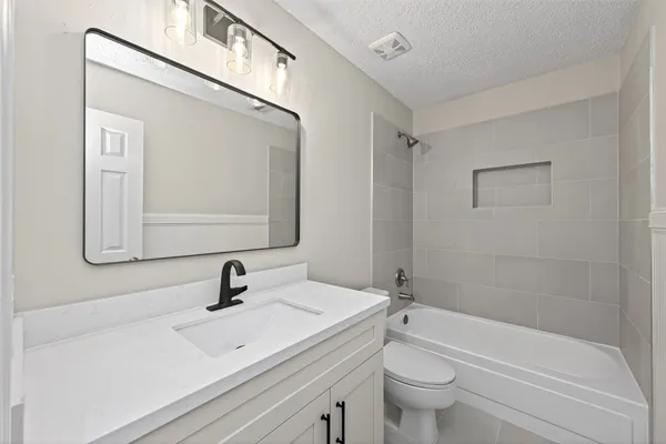 $2,500 | 106 Breezy Point Place, Spring, TX 77381