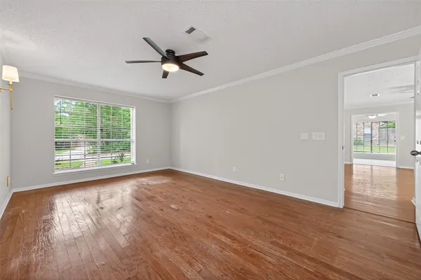$2,500 | 106 Breezy Point Place, Spring, TX 77381