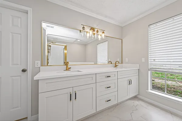 $2,500 | 106 Breezy Point Place, Spring, TX 77381
