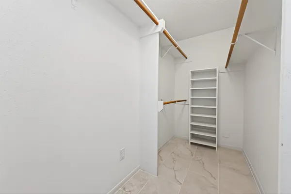 $2,500 | 106 Breezy Point Place, Spring, TX 77381
