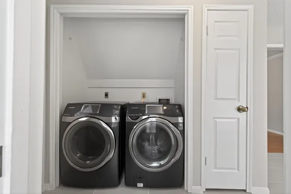 $2,500 | 106 Breezy Point Place, Spring, TX 77381