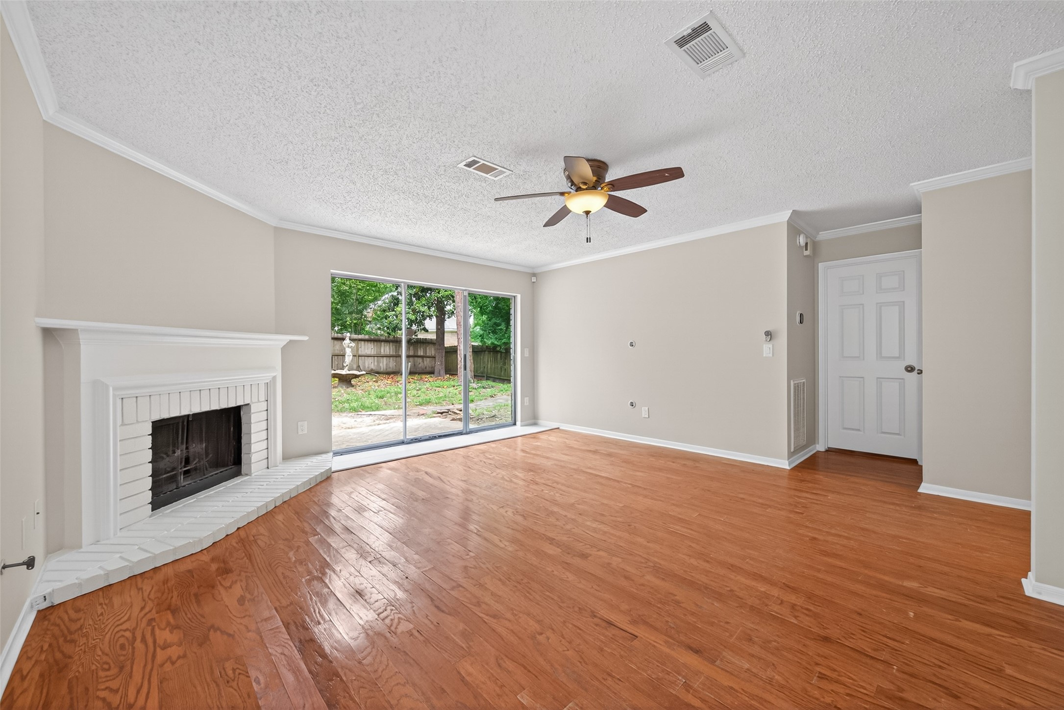 106 Breezy Point Place Spring, TX 77381 - Photo 7 of 37