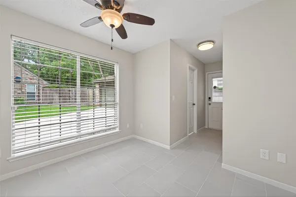 $2,500 | 106 Breezy Point Place, Spring, TX 77381