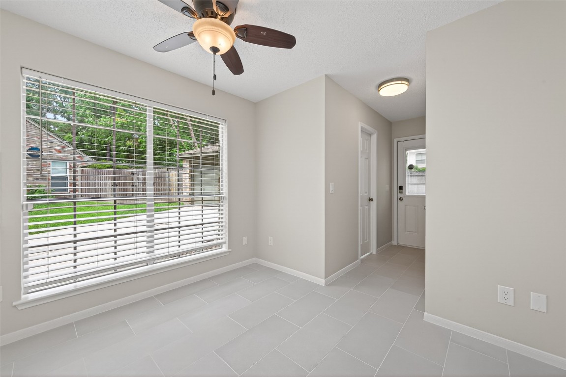 106 Breezy Point Place Spring, TX 77381 - Photo 8 of 37