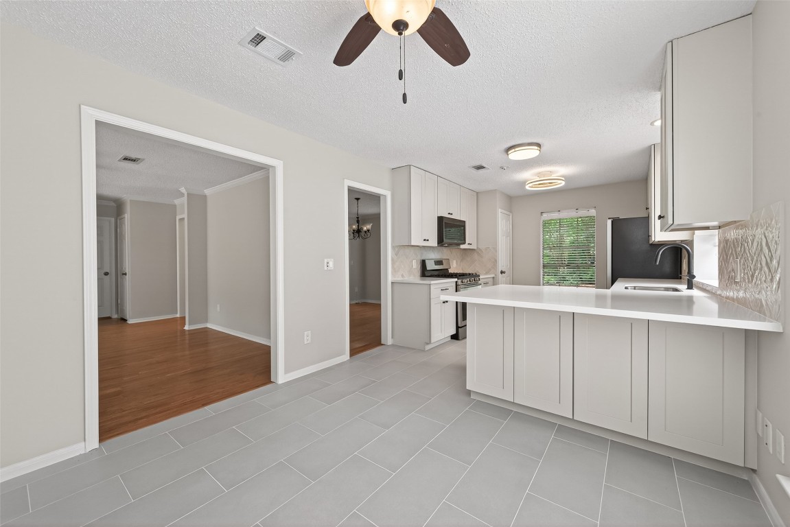 106 Breezy Point Place Spring, TX 77381 - Photo 10 of 37