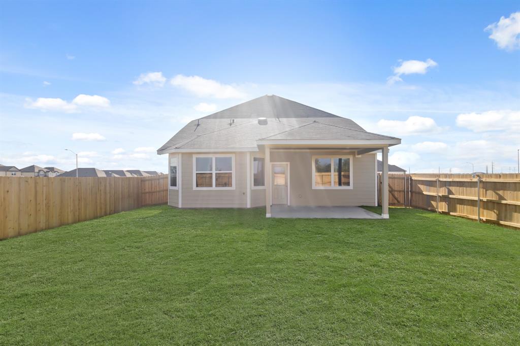 1128 Runway Road Fort Worth, TX 76131 - Photo 15 of 18 a backyard of a house with lots of green space