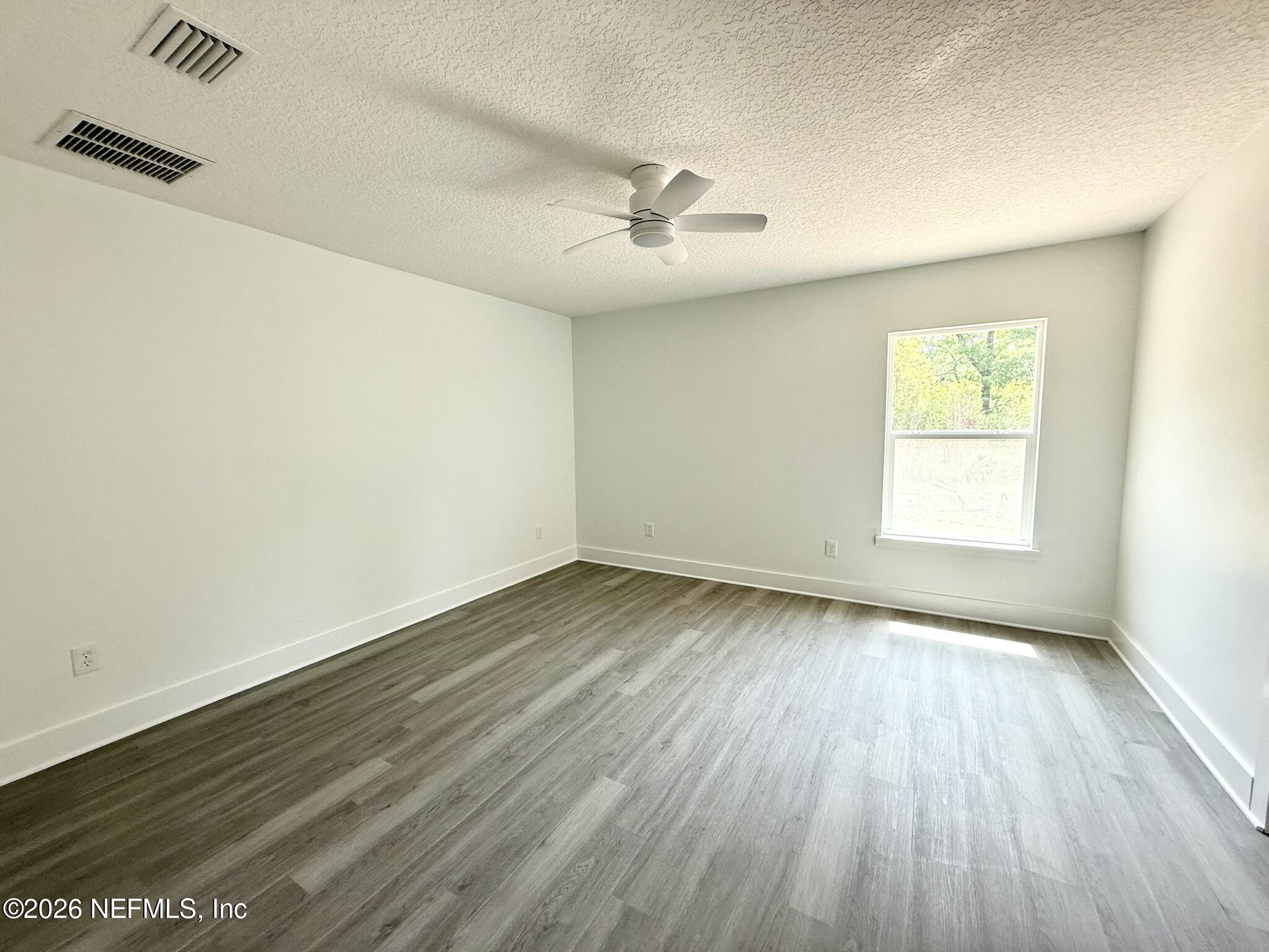 28019 Bond Road Hilliard, FL 32046 - Photo 6 of 14 IMG_2624
