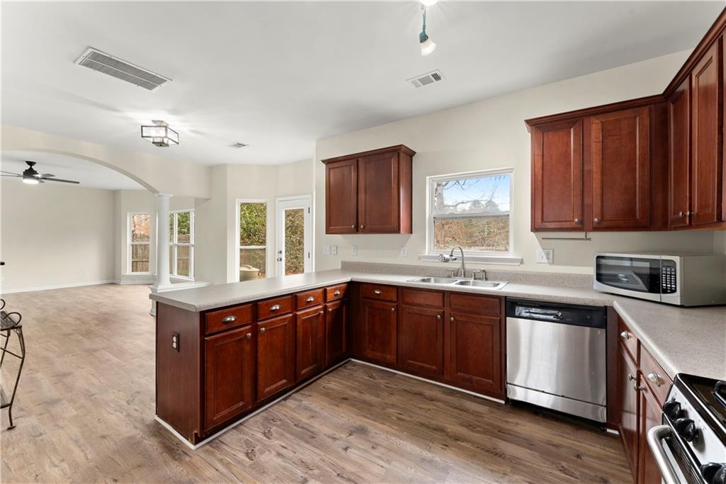 116 Hidden Lake Circle Canton, GA 30114 - Photo 10 of 34