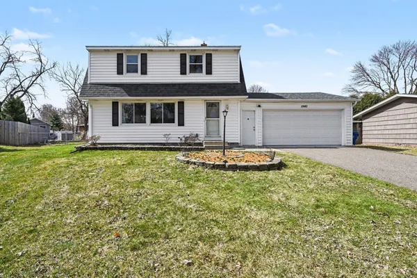 $369,900 | 1960 Lakeaires Boulevard, White Bear Lake, MN 55110