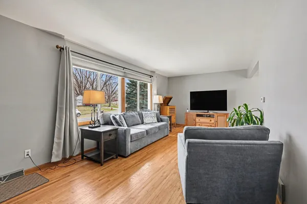 $369,900 | 1960 Lakeaires Boulevard, White Bear Lake, MN 55110