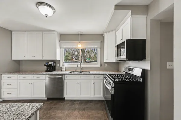 $369,900 | 1960 Lakeaires Boulevard, White Bear Lake, MN 55110