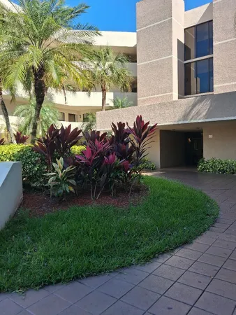$3,000 | 5749 Camino Del Sol, Unit 202, Boca Raton, FL 33433