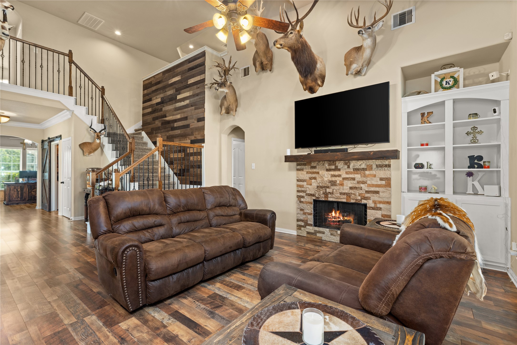 1010 Nantucket Street Pasadena, TX 77503 - Photo 13 of 46 Another view of the living room
