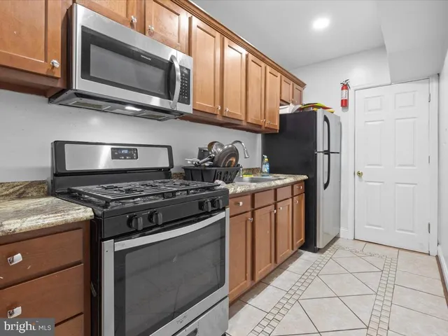 $750,000 | 305 34th Street Southeast, Washington, DC 20019